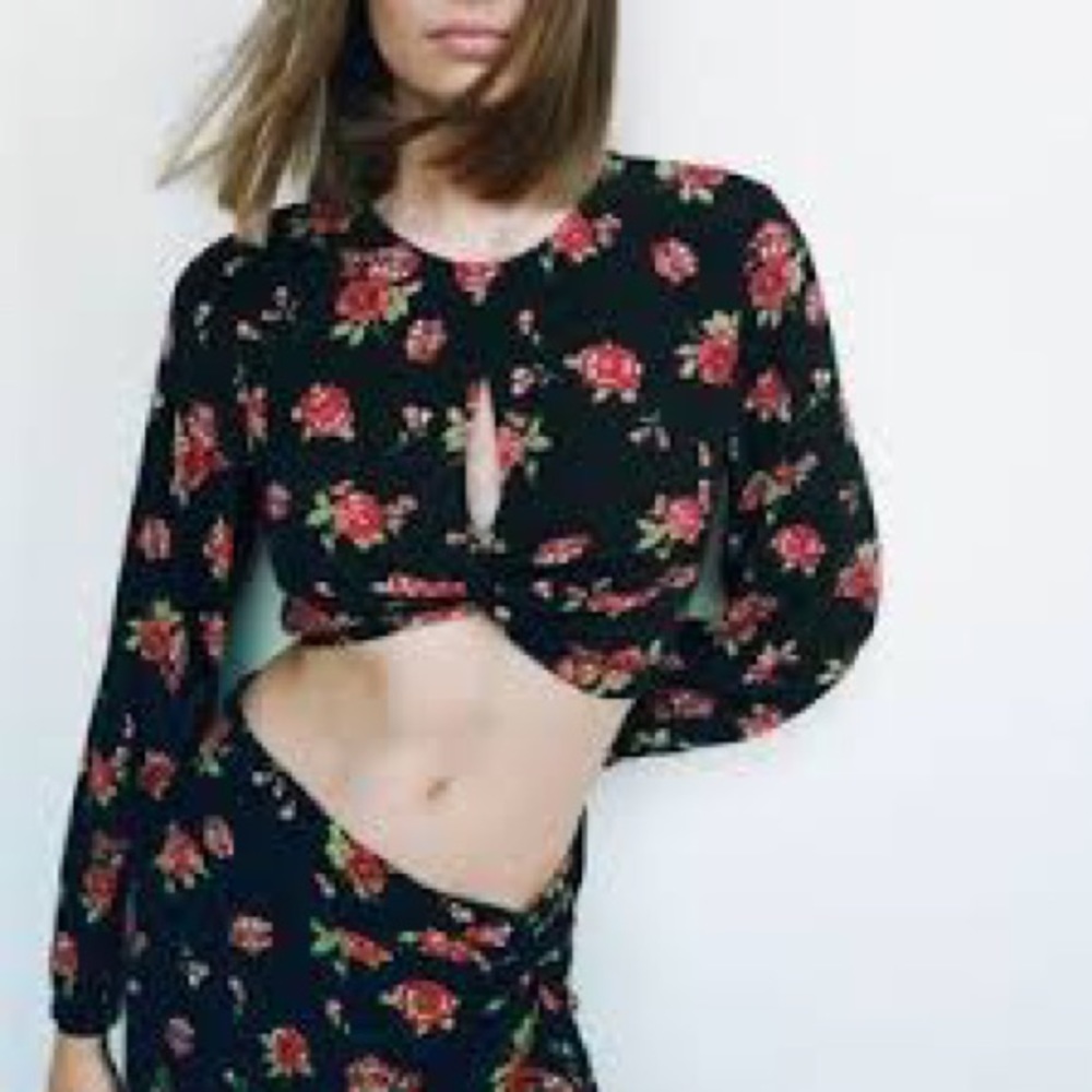 NWT Zara Women’s Floral Pattern Keyhole Cutout Crop Top. Size XS.